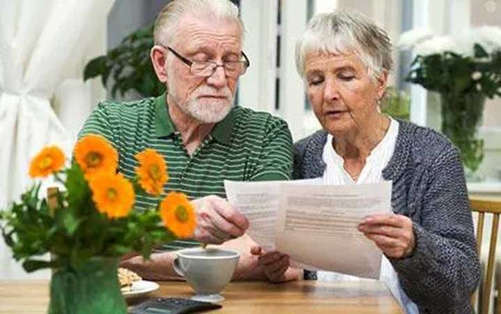 Discussing-Finances